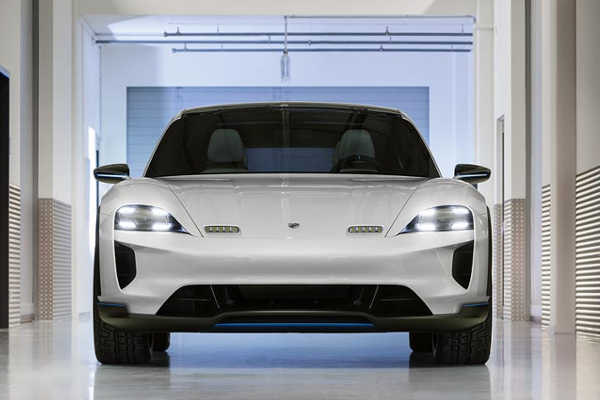 Porsche Mission E Cross Turismo 2018